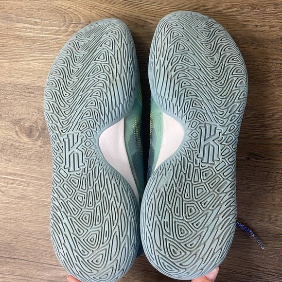 Nike Men’s Kyrie Flytrap V Ocean Cube/Deep Royal Blue  Shoes Cz4100-300, size 11 - Picture 10 of 11